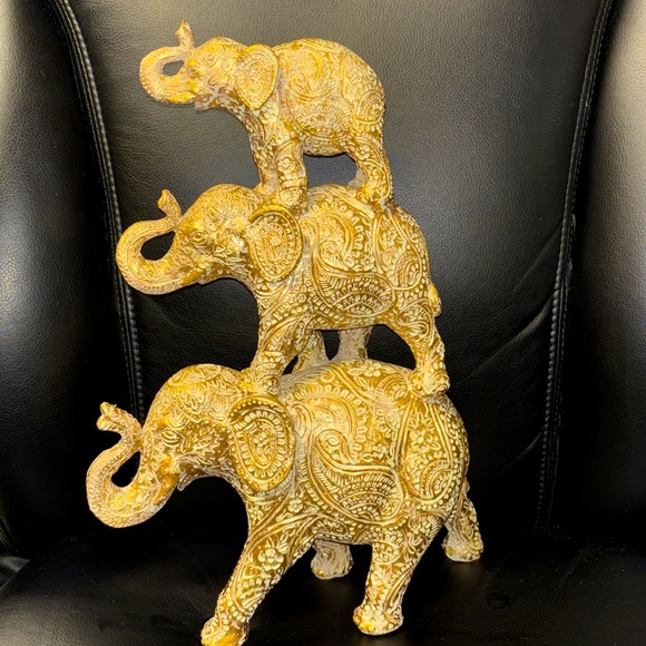 Golden Finish Resin Elephant Sculpture, Father, Mother and Calf. - Picture 6 of 10